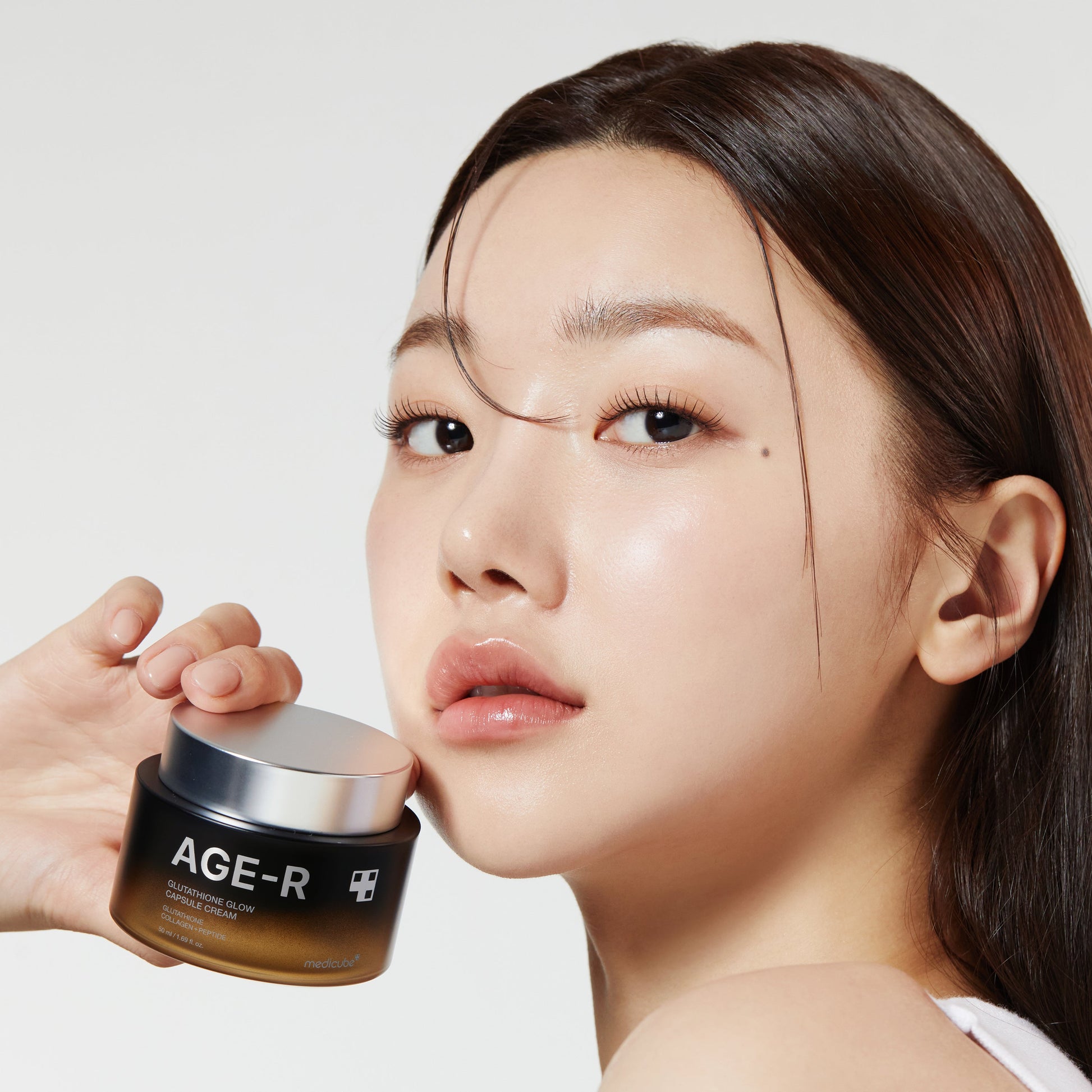 Medicube Age-R Glutathione Glow Capsule Cream - 50Ml medicube